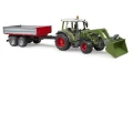 Ciągnik Fendt Vario 211 z ładowaczem czołowym i przyczepą wywrotką